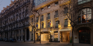 hotel-renaissance-paris-nobel-tour-eiffel-facade-2